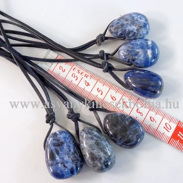 Szodalit fúrt medál 45 cm bőrszálon Szodalit fúrt medál 45 cm bőrszálon