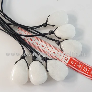 Tejkvarc fúrt medál 50 cm bőrszálon Tejkvarc fúrt medál 50 cm bőrszálon