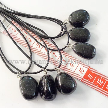 Fekete turmalin kavics medál 45 cm viaszolt szálon