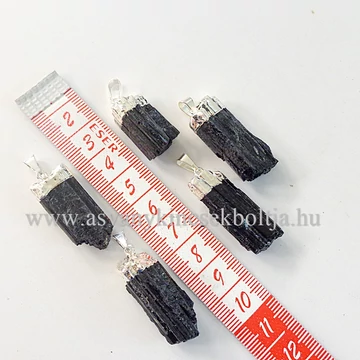 Csiszolatlan fekete turmalin medálok