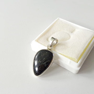 Egyedi Nuummit medál ezüst foglalatban 36400