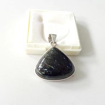 Egyedi Nuummit medál ezüst foglalatban 47400