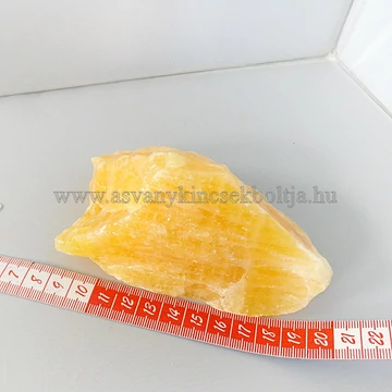 Narancskalcit egyedi nyers kő 11580