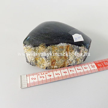 Turmalin természetes kő 18100