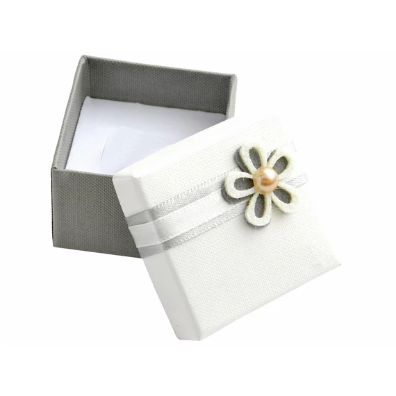 Díszdoboz virág dísszel 50x50x40 mm