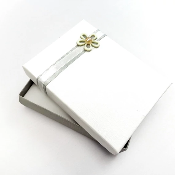 Díszdoboz virág dísszel 90x120x30 mm