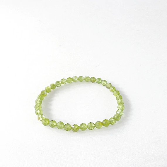 Krizolit (peridot, olivin) fazettált karkötő 6 mm