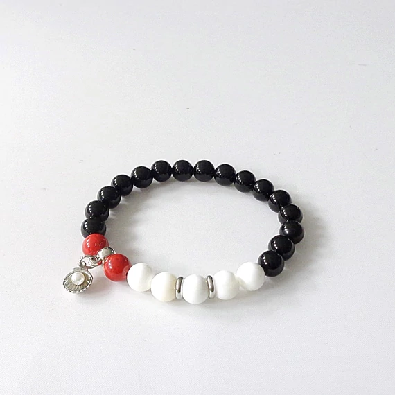 Ónix - kagylóhéj karkötő 8 mm