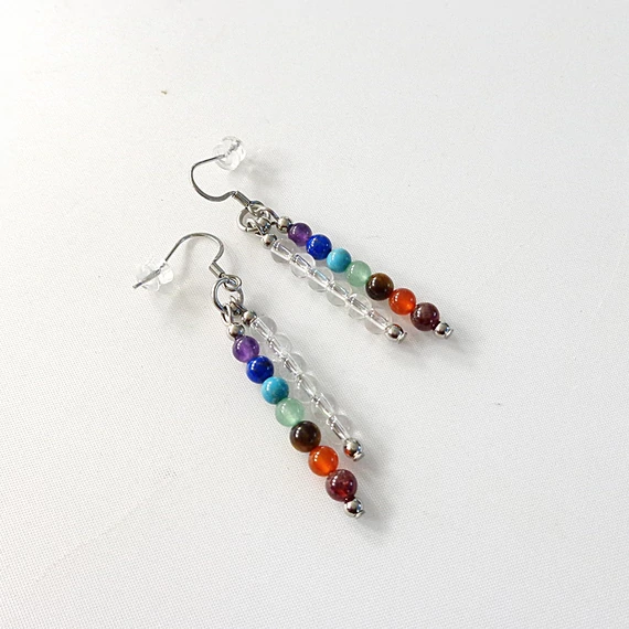 Csakra fülbevaló hegyikristállyal