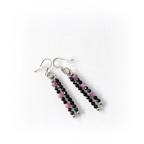 Spinell fazettált 2 szárú fülbevaló rubinnal