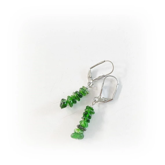 Krómdiopszid szemcsés fülbevaló