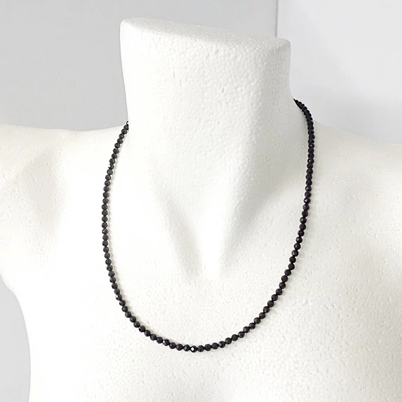 Fekete turmalin fazettált lánc 4 mm 50 cm