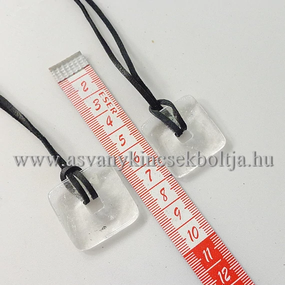 Hegyikristály négyzet medál 50 cm bőrszálon