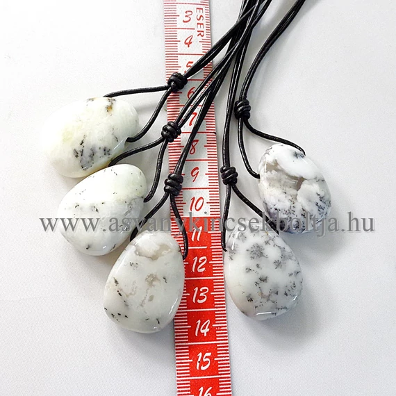 Merlinit fehéres fúrt medál 50 cm erős hengerbőrön
