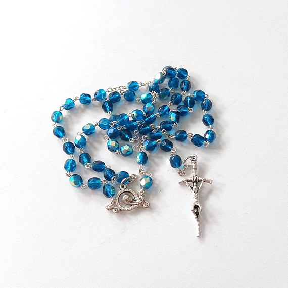 Sötét türkiz színű csillogó bevonatos üveg - 5-tizedes rózsafüzér