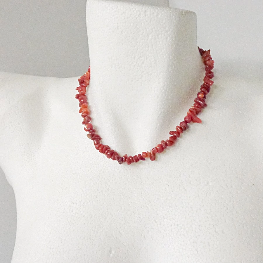 Festett korall szemcsés lánc 42 cm