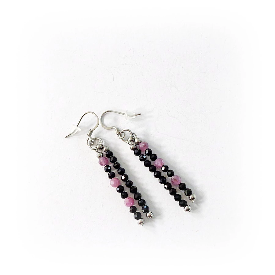 Spinell fazettált 2 szárú fülbevaló rubinnal