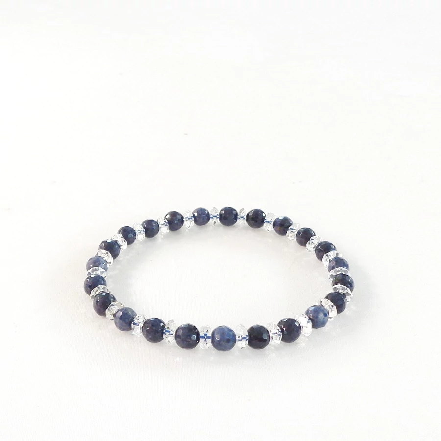 Zafír - hegyikristály fazettált karkötő 6 mm