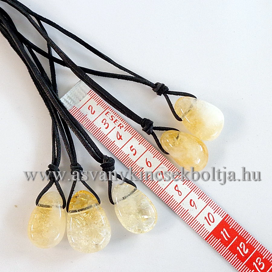 Citrin fúrt világos medál 50 cm bőrszálon
