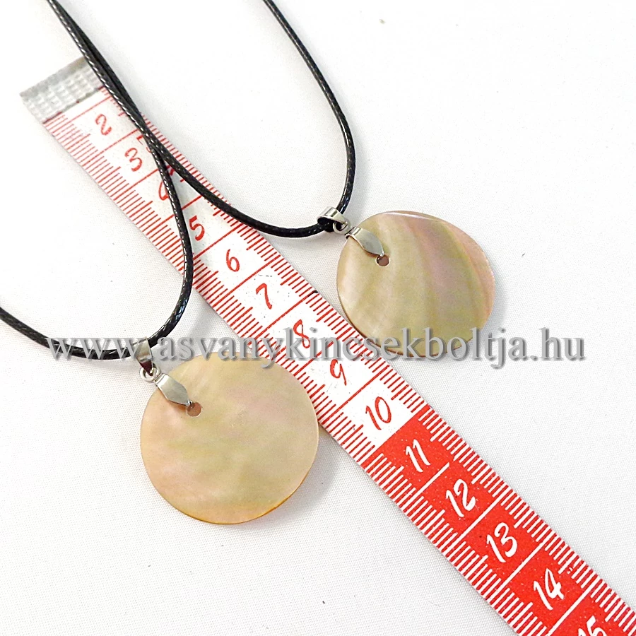 Gyöngyház medál bézs medál 45 cm  viaszolt szálon